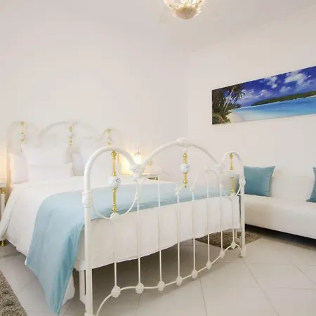 Puerto Del Carmen Sleeps 6 Pool Air Con Wifi Vila