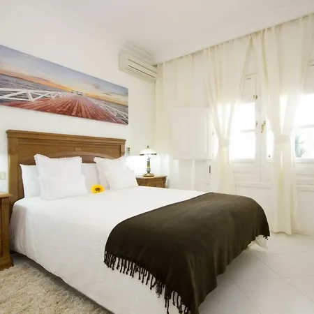 Puerto Del Carmen Sleeps 6 Pool Air Con Wifi Villa Puerto del Carmen (Lanzarote)