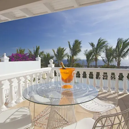 Puerto Del Carmen Sleeps 6 Pool Air Con Wifi * Puerto del Carmen (Lanzarote)